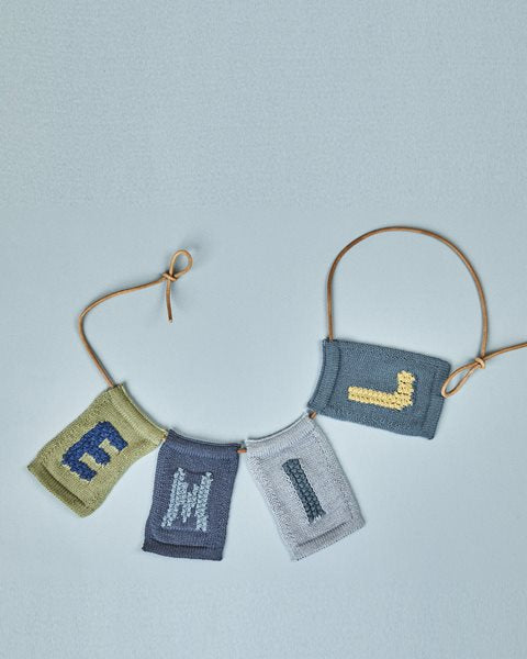 Gestrickte Buchstaben-Wimpelkette A-M - Knitted Letters - Blautöne - SmallStuff