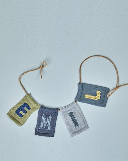 Gestrickte Buchstaben-Wimpelkette A-M - Knitted Letters - Blautöne - SmallStuff