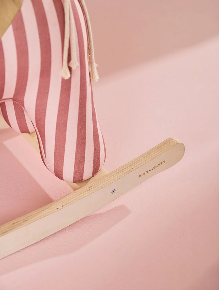 Hobbelpaard Mila – Clay Pink Stripe – FSC-gecertificeerd hout - Kid's Concept