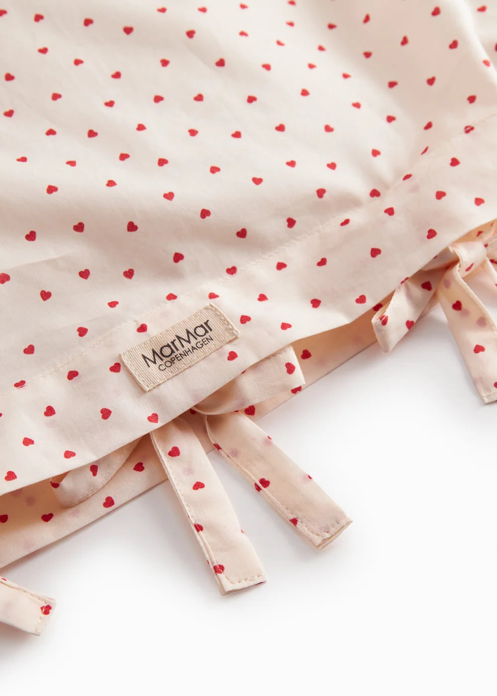 Bed Linen – Scallop Junior Happy Hearts – Organic Cotton – Junior Duvet Cover with Scalloped Edge – 100 × 140 cm – MarMar Copenhagen