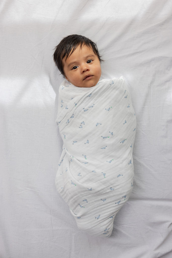 Swaddle - Hydrofiele doek - 110x110 cm - Biologisch katoen mousseline -  Bonded Muslin Print - Dolfijn/Dolphin - MarMar Copenhagen
