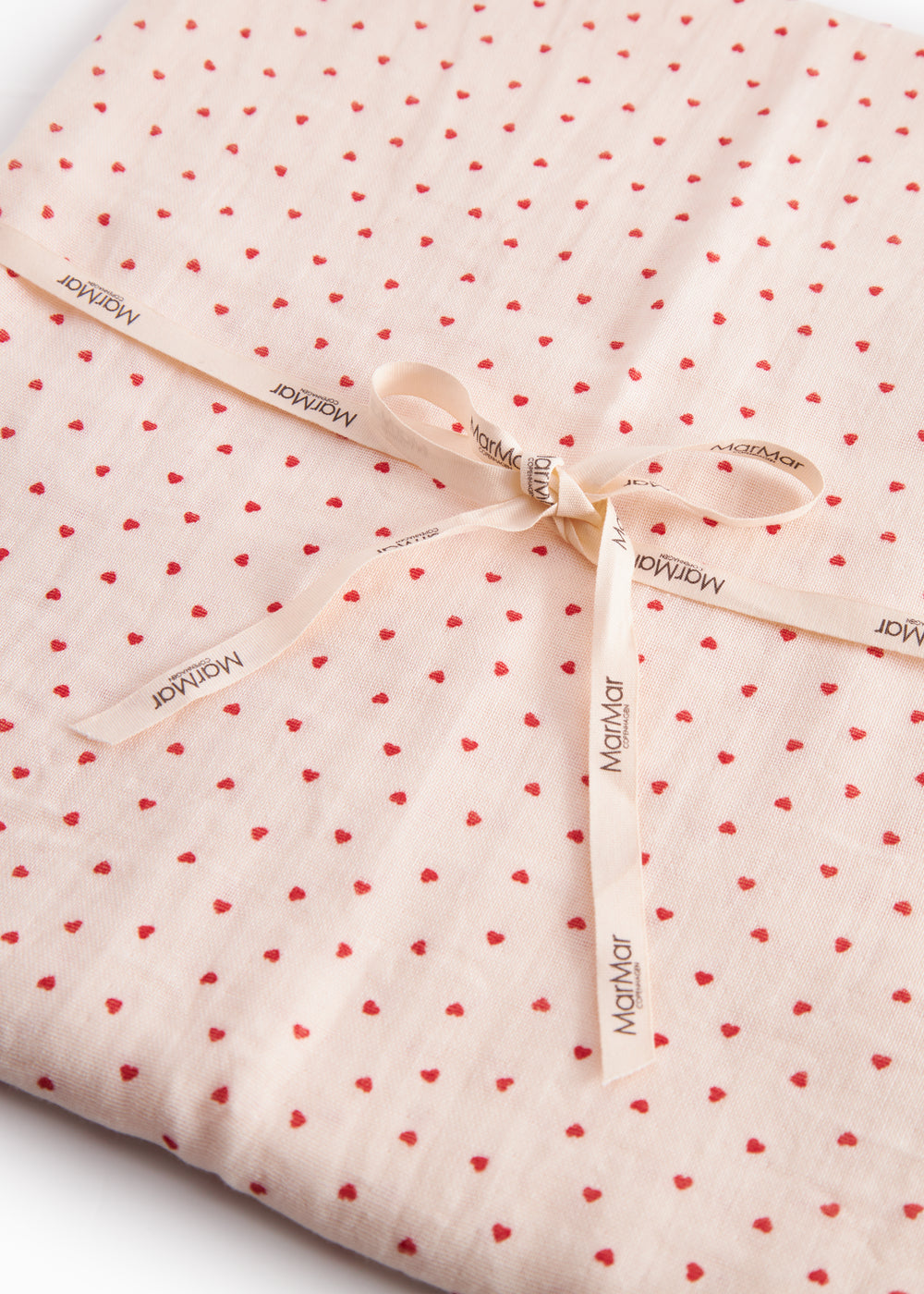 Swaddle - Hydrofiele doek - 110x110 cm - Biologisch katoen mousseline - Bonded Muslin Print - Happy Hearts/Hartjes - MarMar Copenhagen - verpakking
