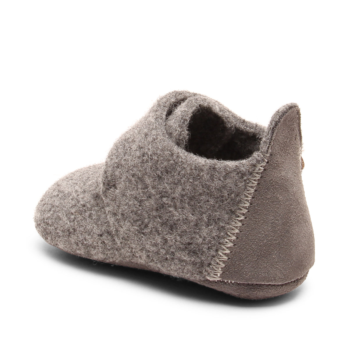 Baby Wool Grey – Wool baby booties – Bisgaard: three-quarter back view of the bootie.