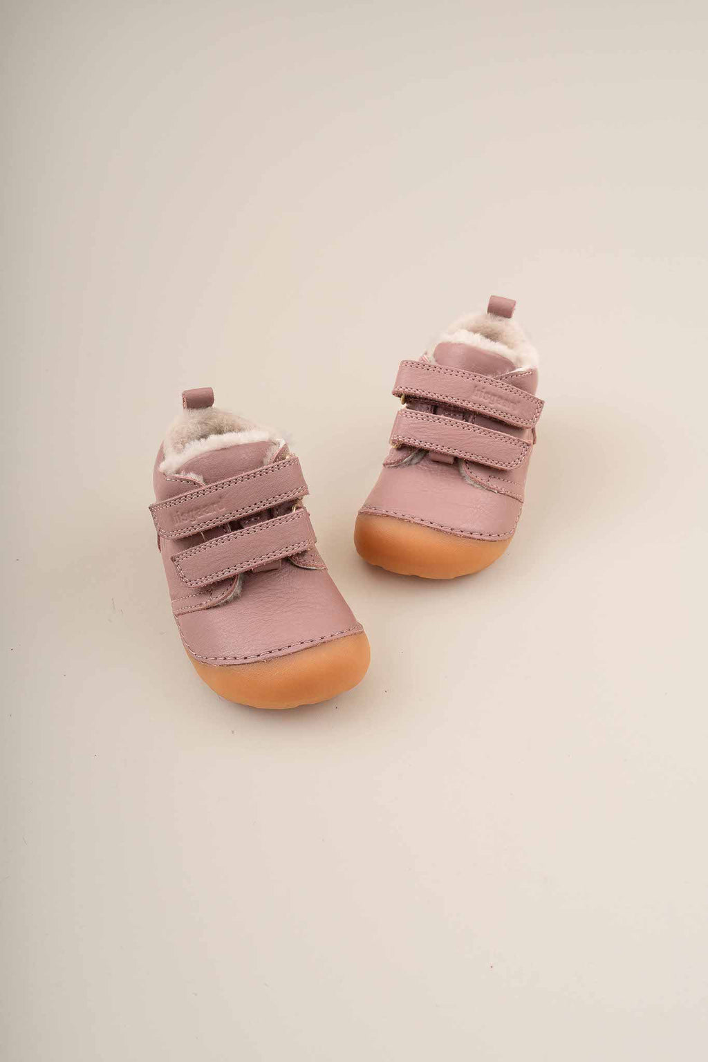 Barefoot Carter Lamb – Rose – Bisgaard: two shoes side by side.