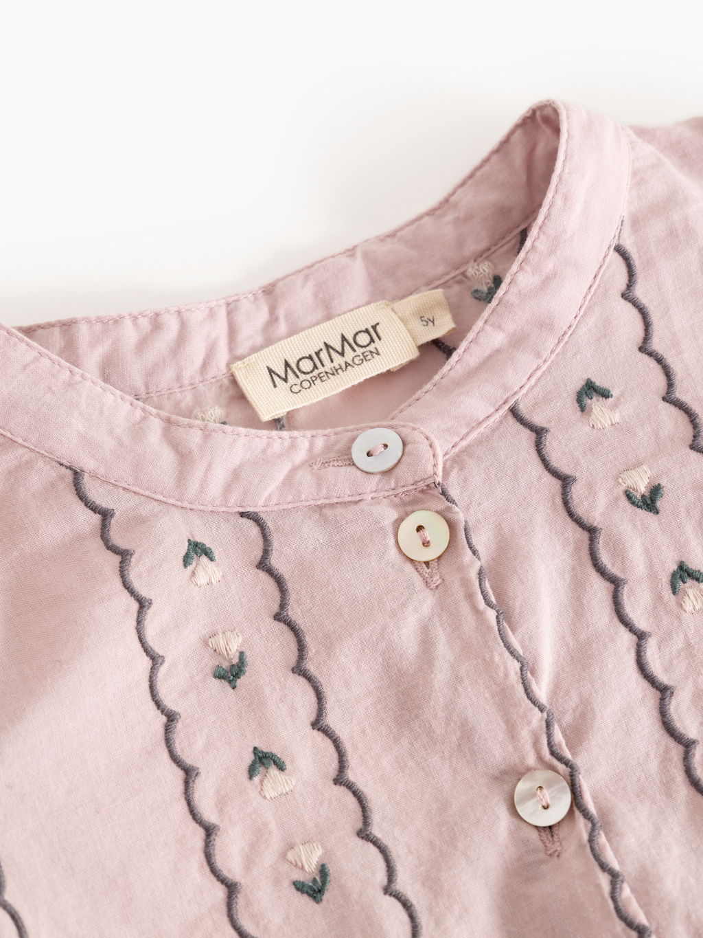 Jurk Dela – Dusty Purple Bloom – Light Embroidery – MarMar Copenhagen