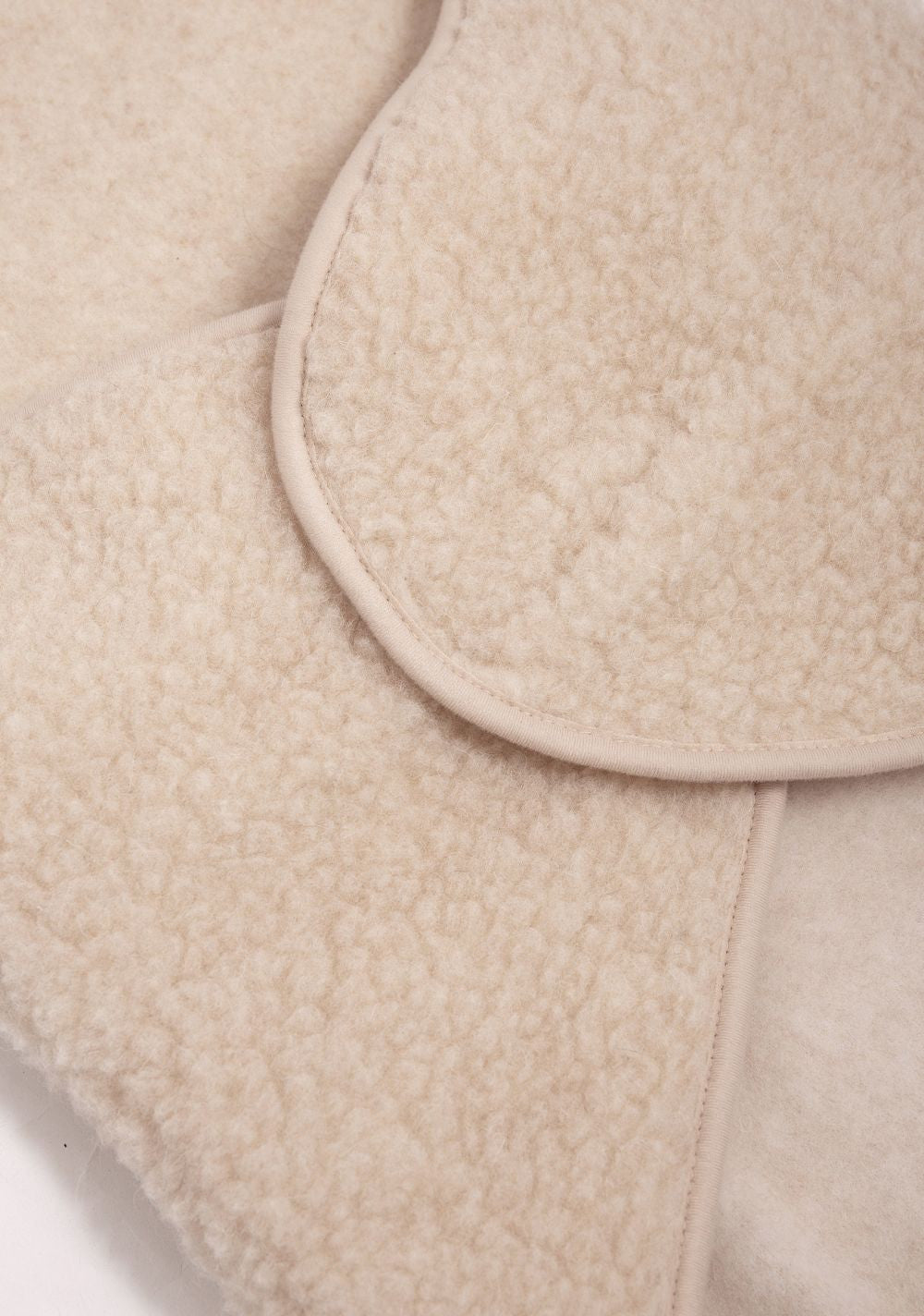 Puckdecke Wingy Uni Beige – 100% Wolle – Alwero