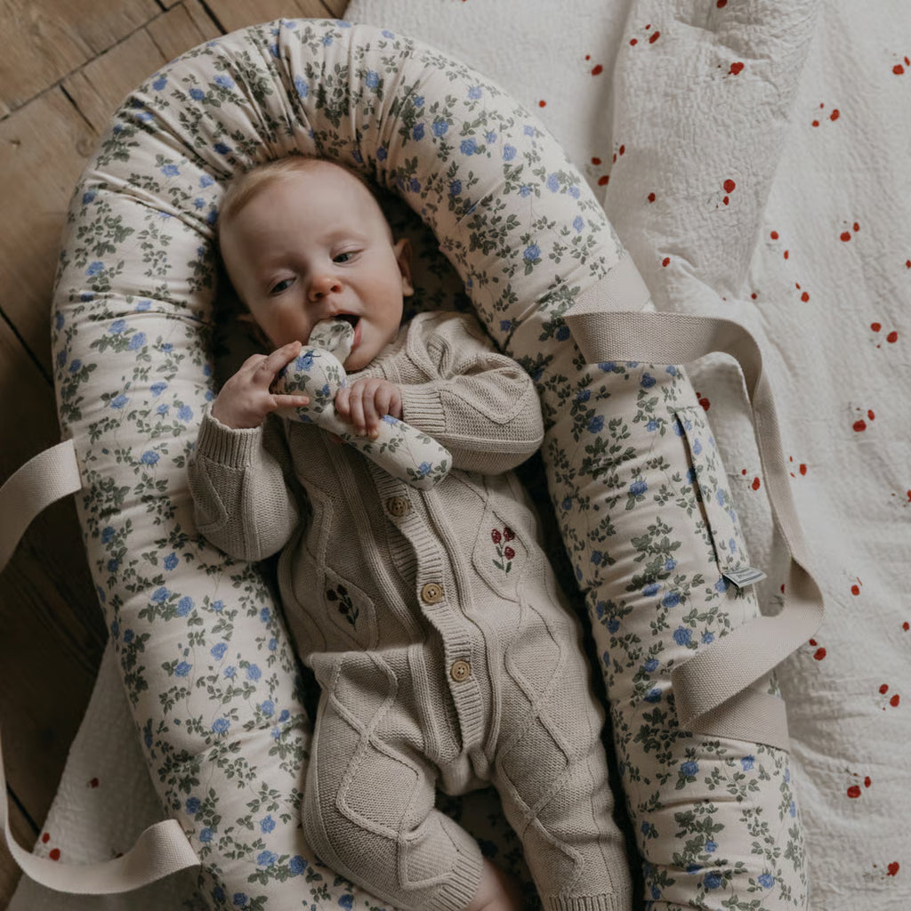 Babynest Dainty - Biologisch katoensatijn - Blauw - Garbo&Friends - productfoto - afbeelding 2