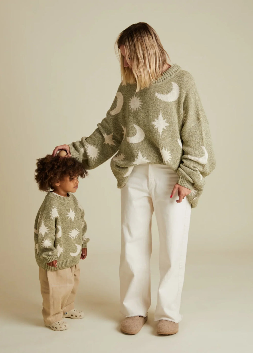 Moon & Stars Sweater Matcha – 100 % Coton Biologique – Claude & Co