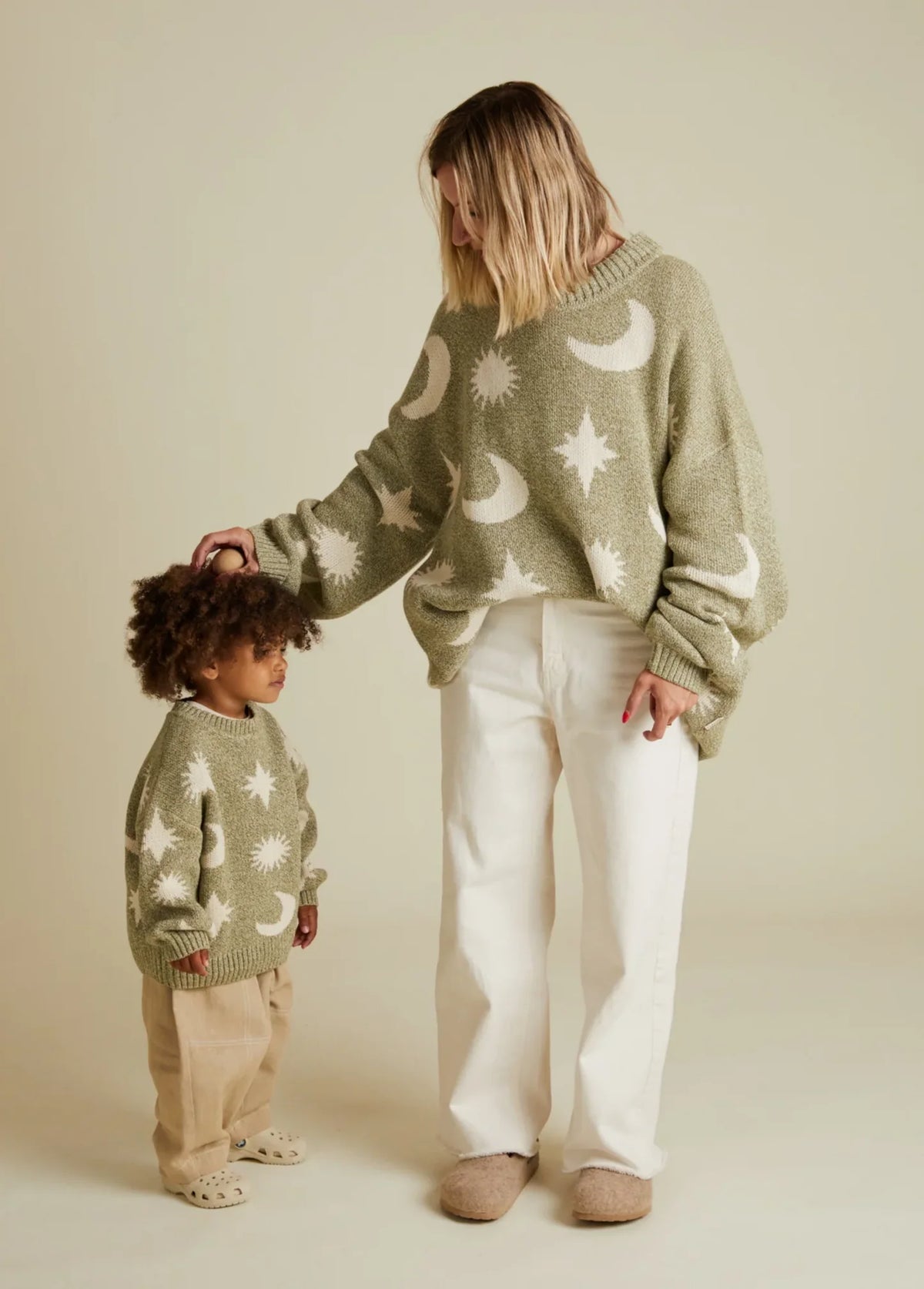 Moon & Stars Sweater Matcha – 100 % Coton Biologique – Claude & Co