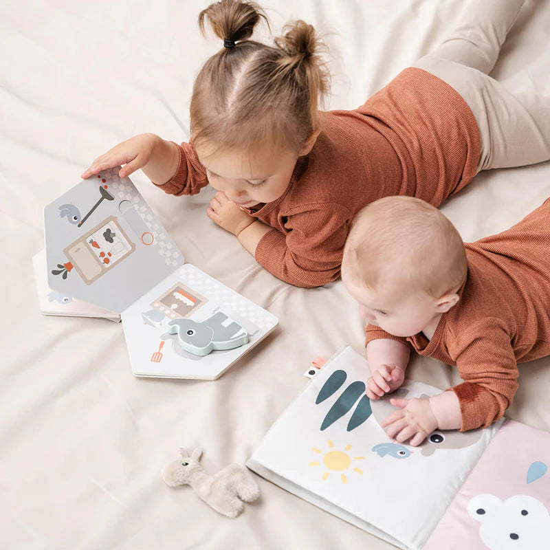 Interactief boekje 'Thuis'- Elphee's home board book - Deer friends - Colour mix - Done by Deer