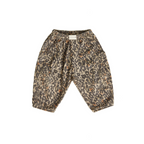 Emerson Leopard Trouser – Oversized Hose mit Leoprint – 100% Bio-Baumwolle – Claude & Co