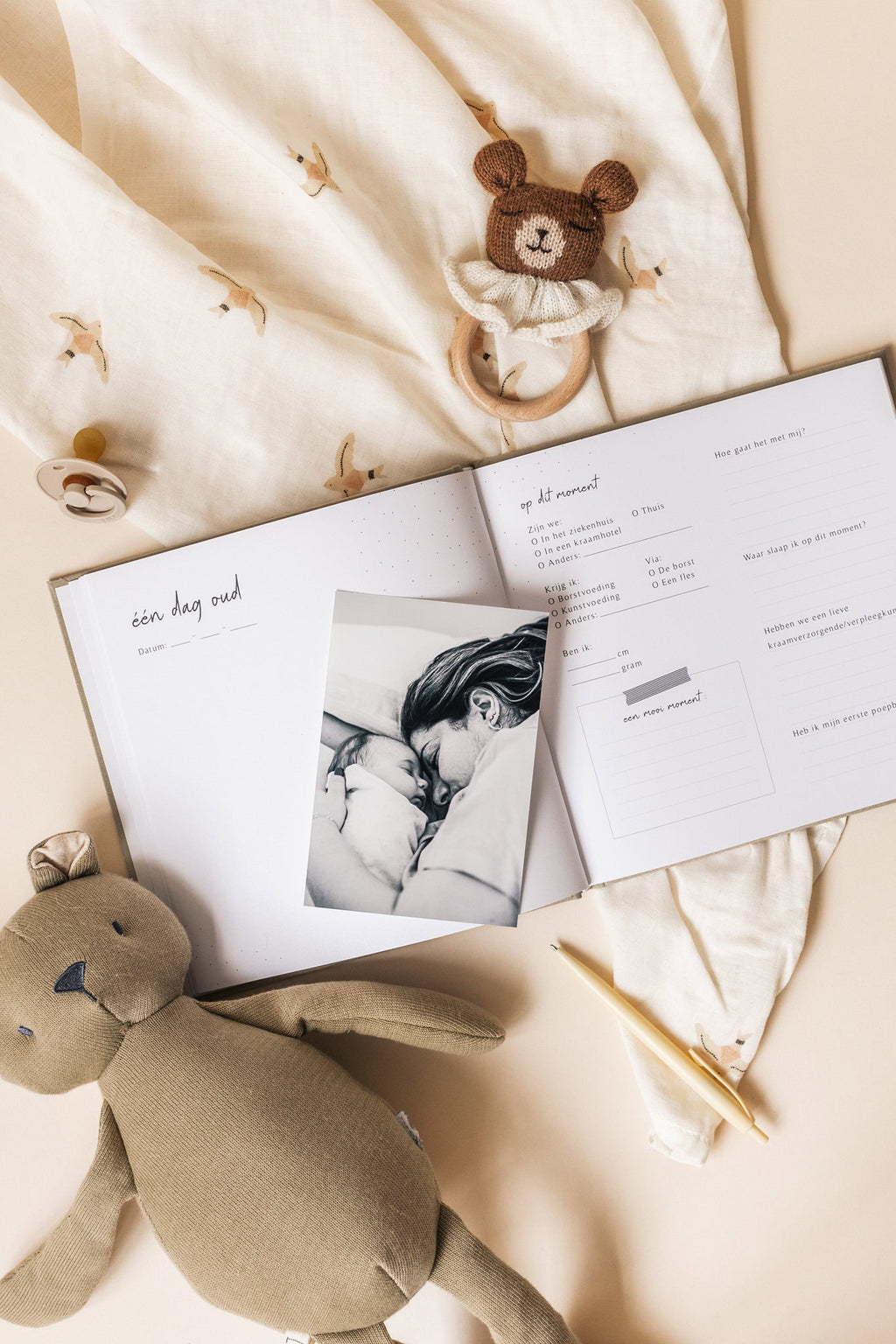 Baby invulboekje - Mijn eerste jaar - Linnen taupe - Fyllbooks - productfoto - afbeelding 4