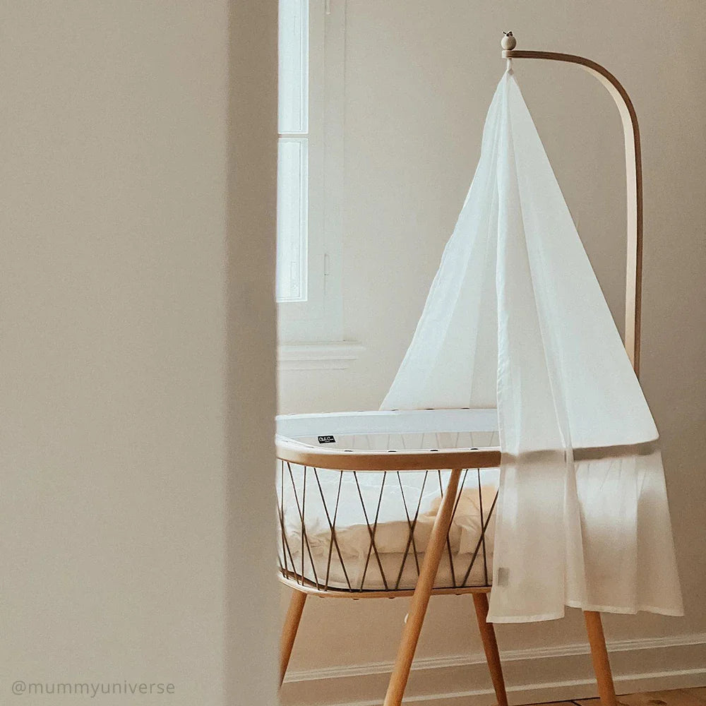 KUMI Wooden Cradle - Schommelend Houten Wiegje - Charlie Crane - productfoto - afbeelding 2