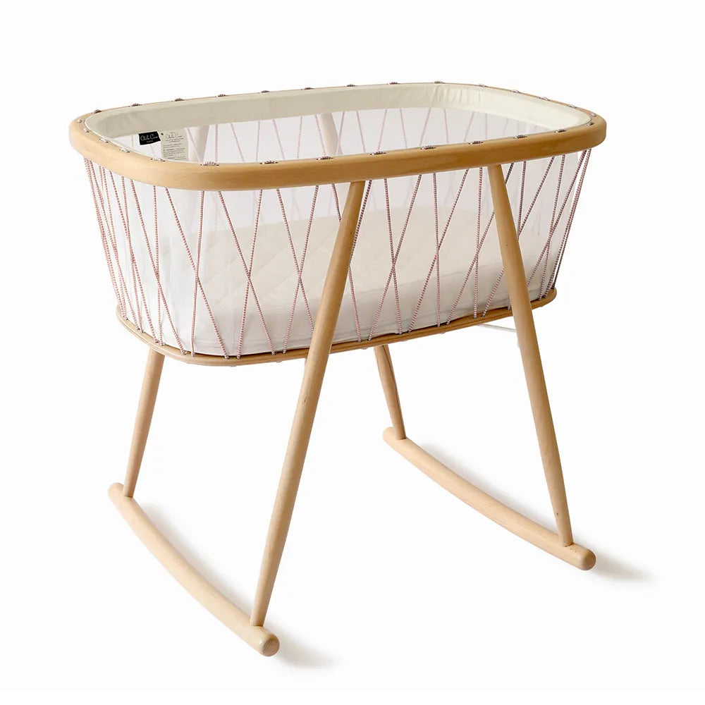 KUMI Wooden Cradle - Schommelend Houten Wiegje - Charlie Crane - productfoto - afbeelding 9