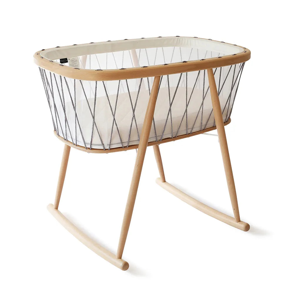 KUMI Wooden Cradle - Schommelend Houten Wiegje - Charlie Crane - productfoto - afbeelding 11