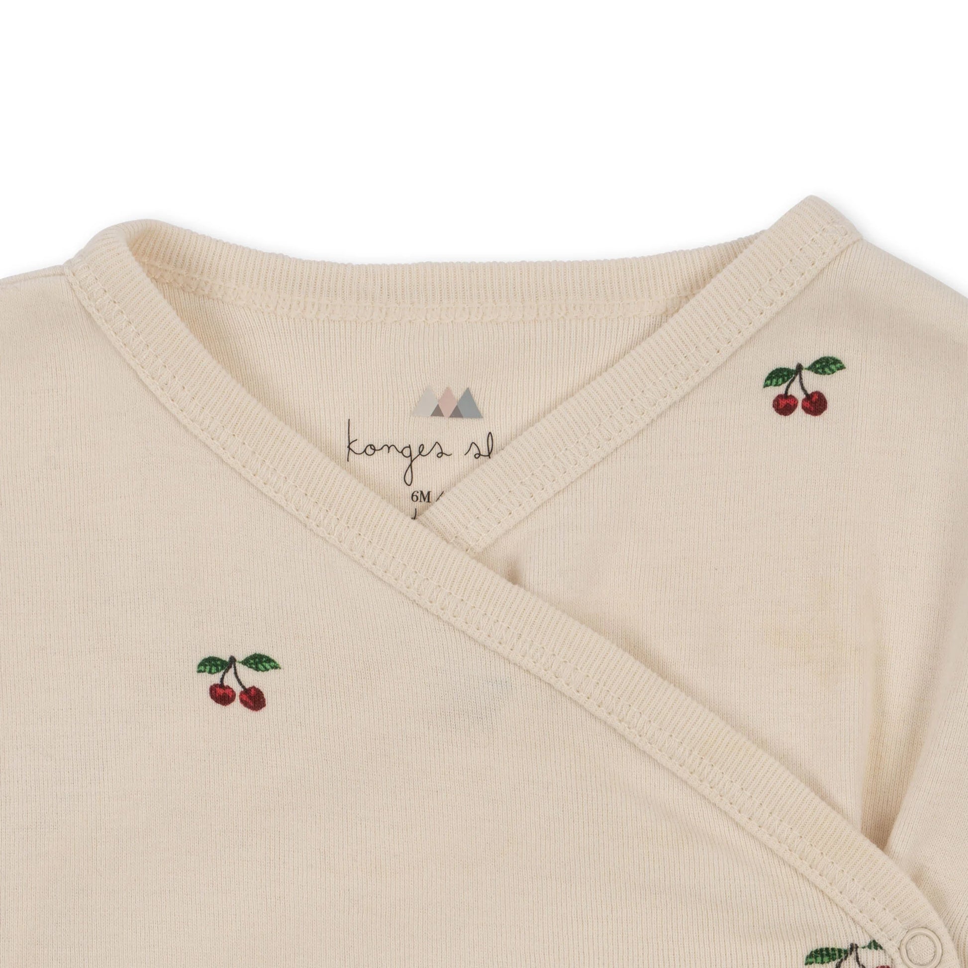 Minnie Romper - Amour Rouge met Rode Hartjes - Pointelle - Biologisch Katoen - GOTS - Konges Sløjd - close up