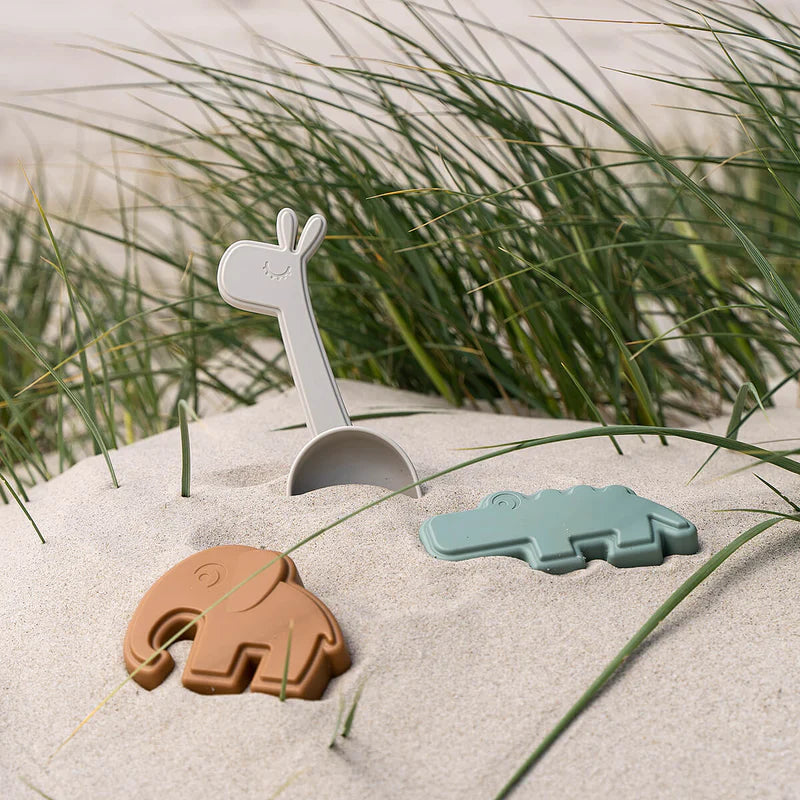 Zand figuurtjes + schep - Sand play set 3 pcs - Deer friends - Colour mix - Done by Deer