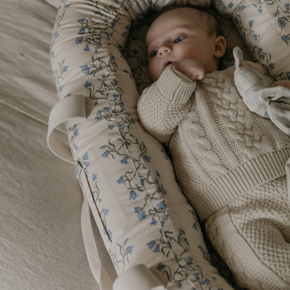 Baby Nest - Bellflower - Babylift - Organic cotton - Blue flowers - Garbo & Friends