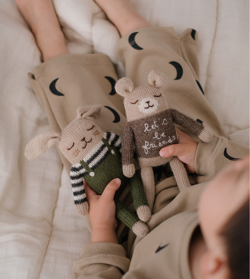 Gebreid knuffel beertje - 'Lets be friends' teddy - Alpaca wol - Main Sauvage x Organic Zoo - productfoto - afbeelding 5