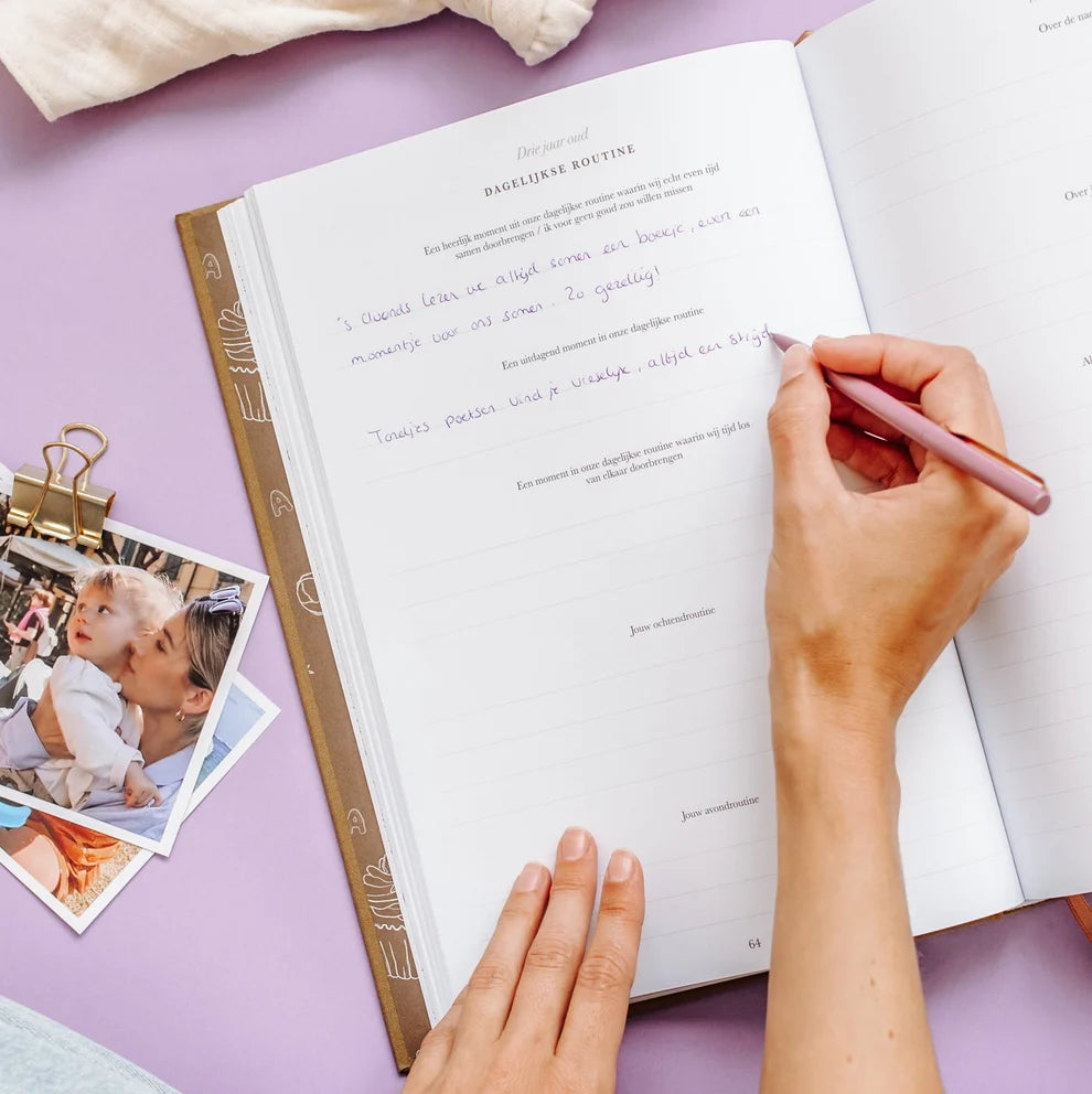Toen jij steeds groter werd – Childhood Keepsake Journal from 1 to 10 Years with Memories & Milestones – Birth Lines