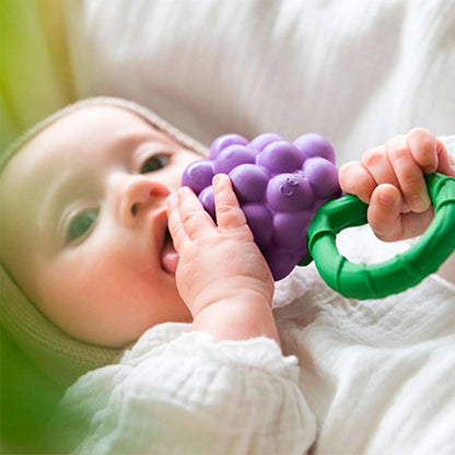 Druif rammelaar & bijtring - Natuurrubber - Grape Rattle Toy - Oli&Carol