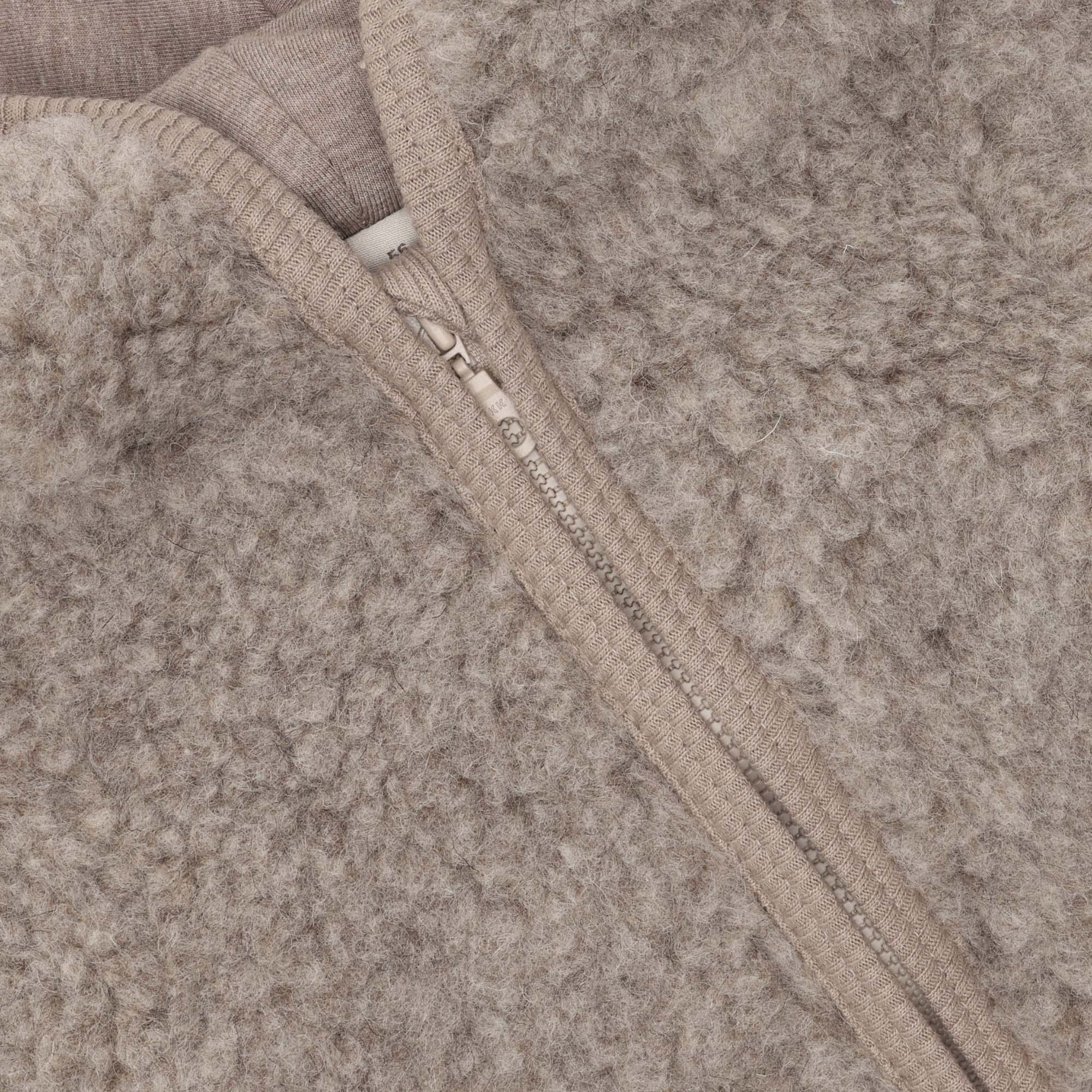 Combinaison bébé en laine teddy - Camel chiné - 100 % laine - Gros plan HUTTEliHUT