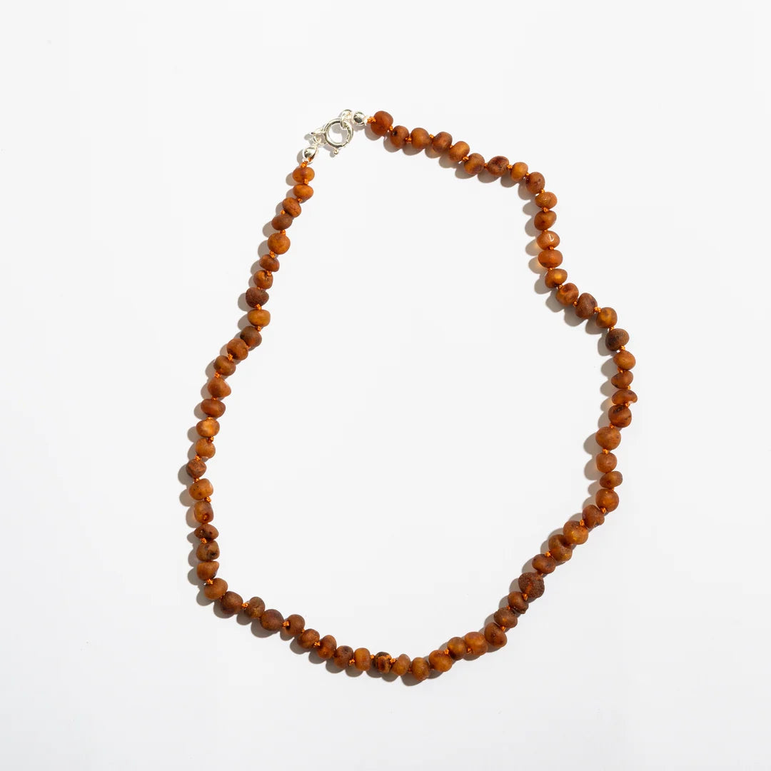 Raw Caramel Adult Necklace – Collier pour femme en ambre brut caramel – Nirrimis