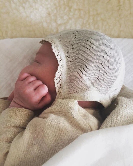 Tie-up bonnet with lace - Wool/silk - Openwork baby hat - White - Joha