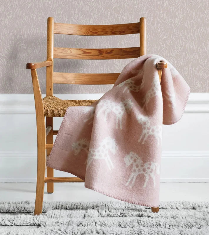 Wiegdeken Pony - Biologisch wol - Roze/pink - 65x90 cm - Klippan stoel