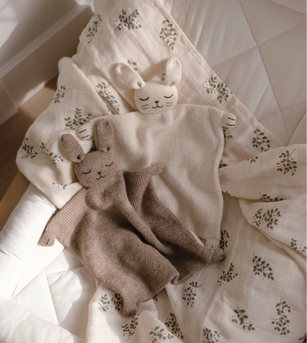 Gebreid knuffeldoekje - Alpaca wol - Bunny/Konijn - Sand - Main Sauvage - productfoto - afbeelding 3