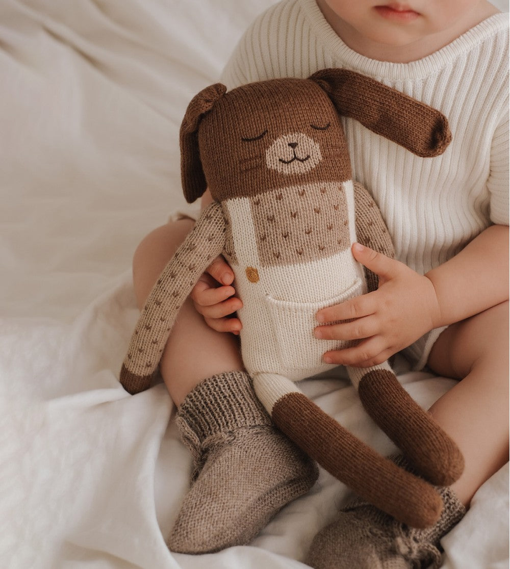 Grote konijnen knuffel - Large bunny - Ecru overall - Alpaca wol - Main Sauvage - productfoto - afbeelding 5
