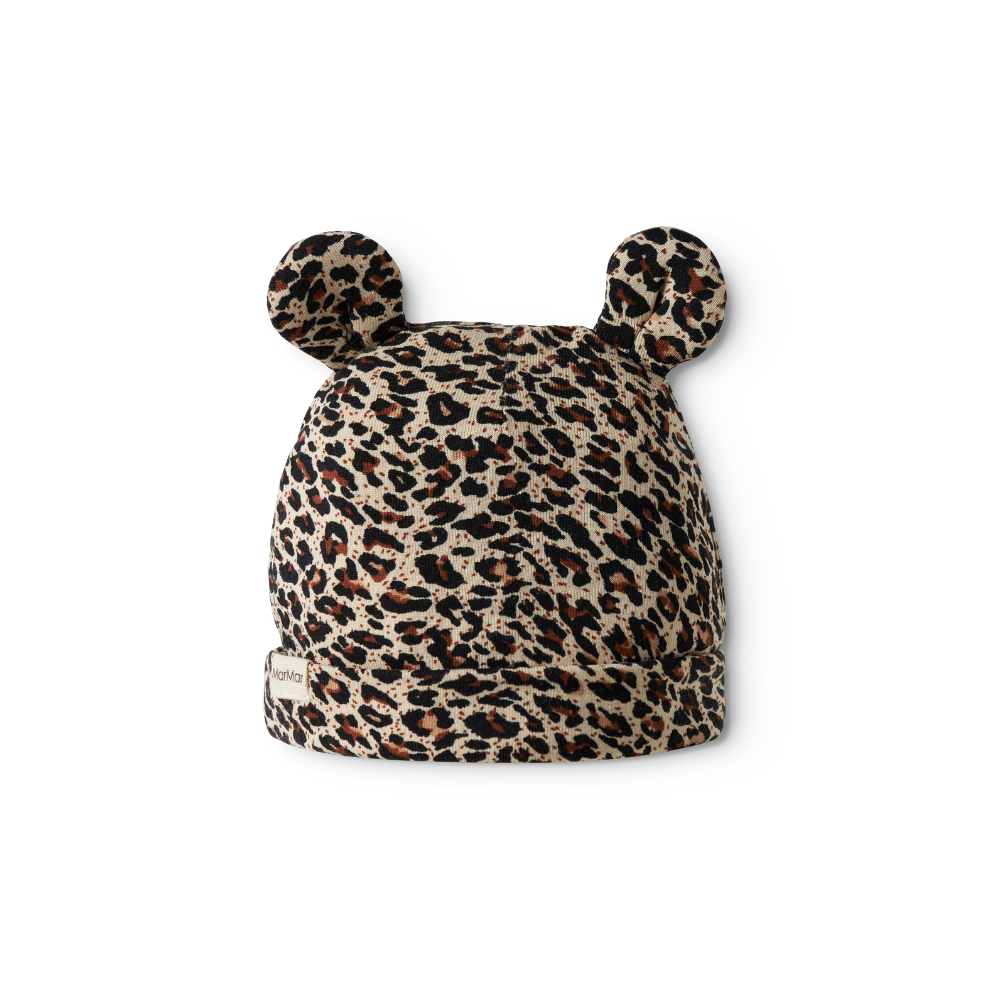 Baby Mutsje met oortjes - Leo Aiko Ear Beanie - Biologisch katoen en modal - Panterprint - MarMar Copenhagen productfoto