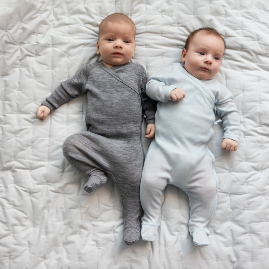 Boxpakje met voetjes - Rubetta Wool Rib - Merinowol - MarMar Copenhagen baby in grey melange grijs