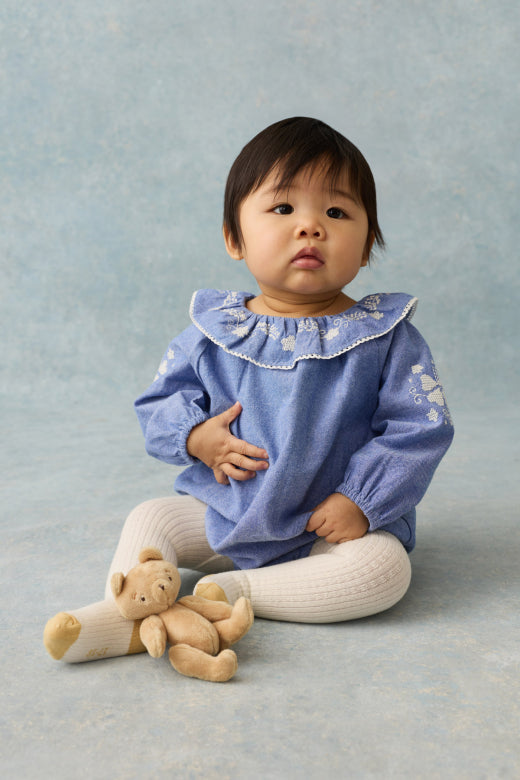 Combinaison Ilani – Light Blue Denim – 100 % coton biologique – Louise Misha