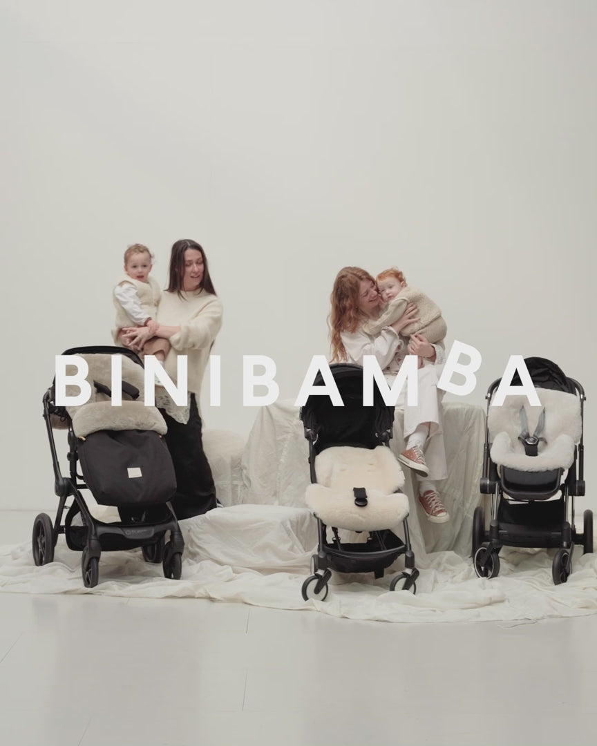 Pram mittens of Merino sheepskin - Noir + Toast - BINIBAMBA