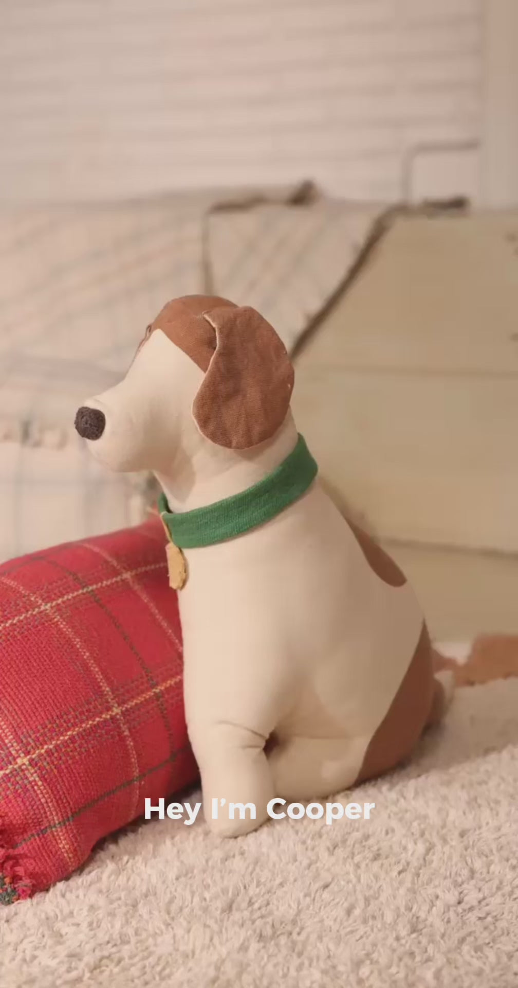 Cushion Cooper – Beagle cushion – 45 × 36 × 11 cm – Lorena Canals