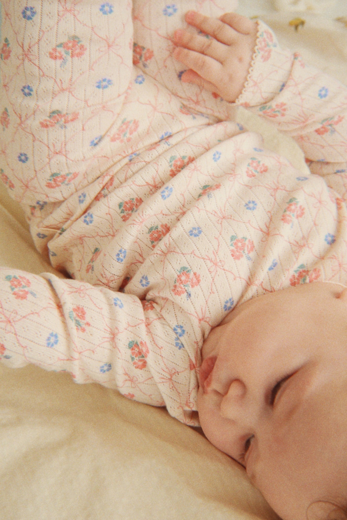 Minnie Pants Fleur Decor – Pantalon bébé doux fleuri – Coton bio GOTS – Konges Sløjd
