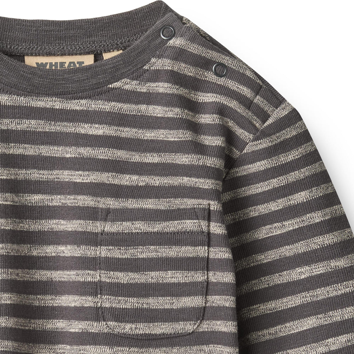 T-shirt met lange mouwen Ross - Dark Charcoal Stripe - Biologisch katoen - Wheat close up