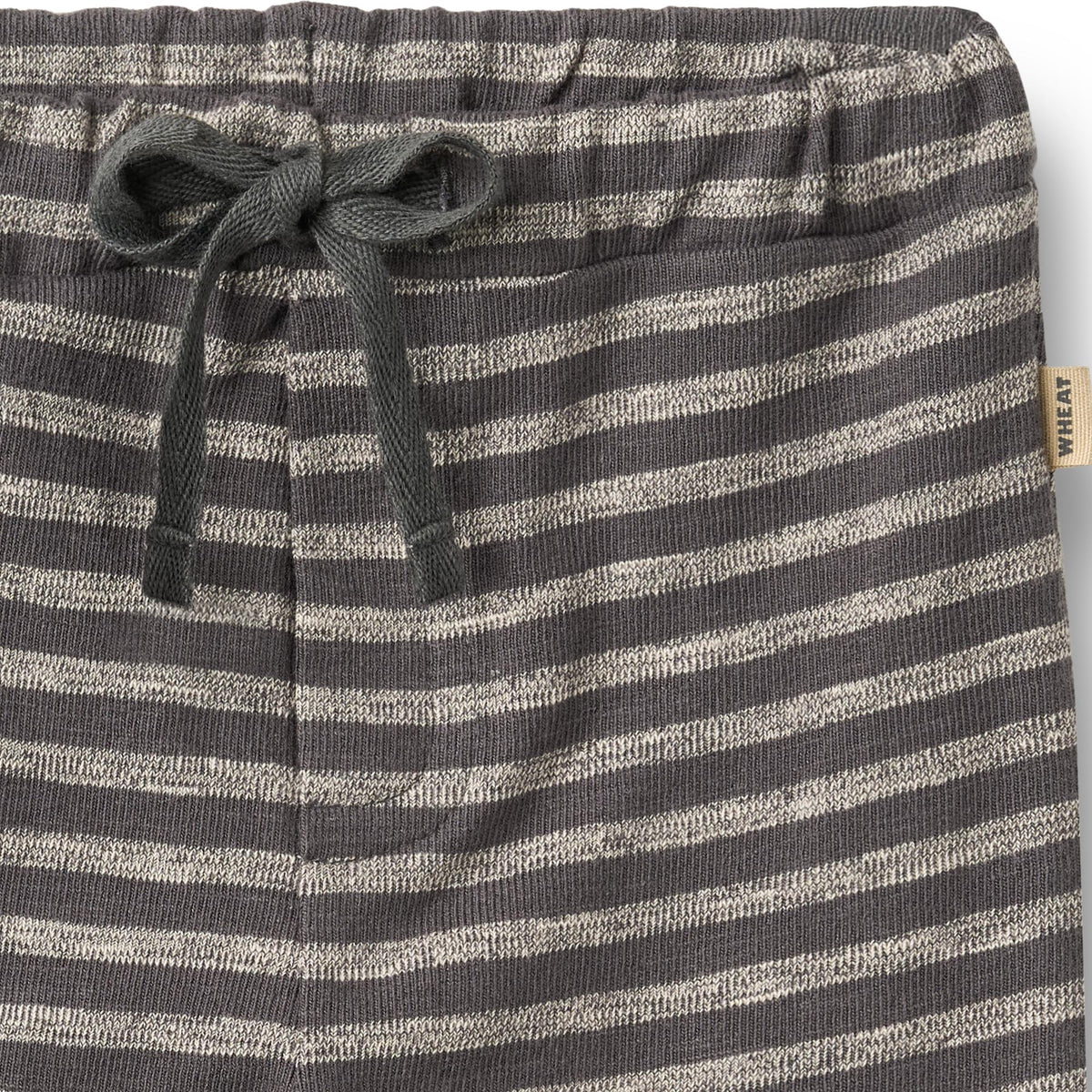 Jersey broekje Manfred - Dark Charcoal Stripe - Biologisch katoen close up